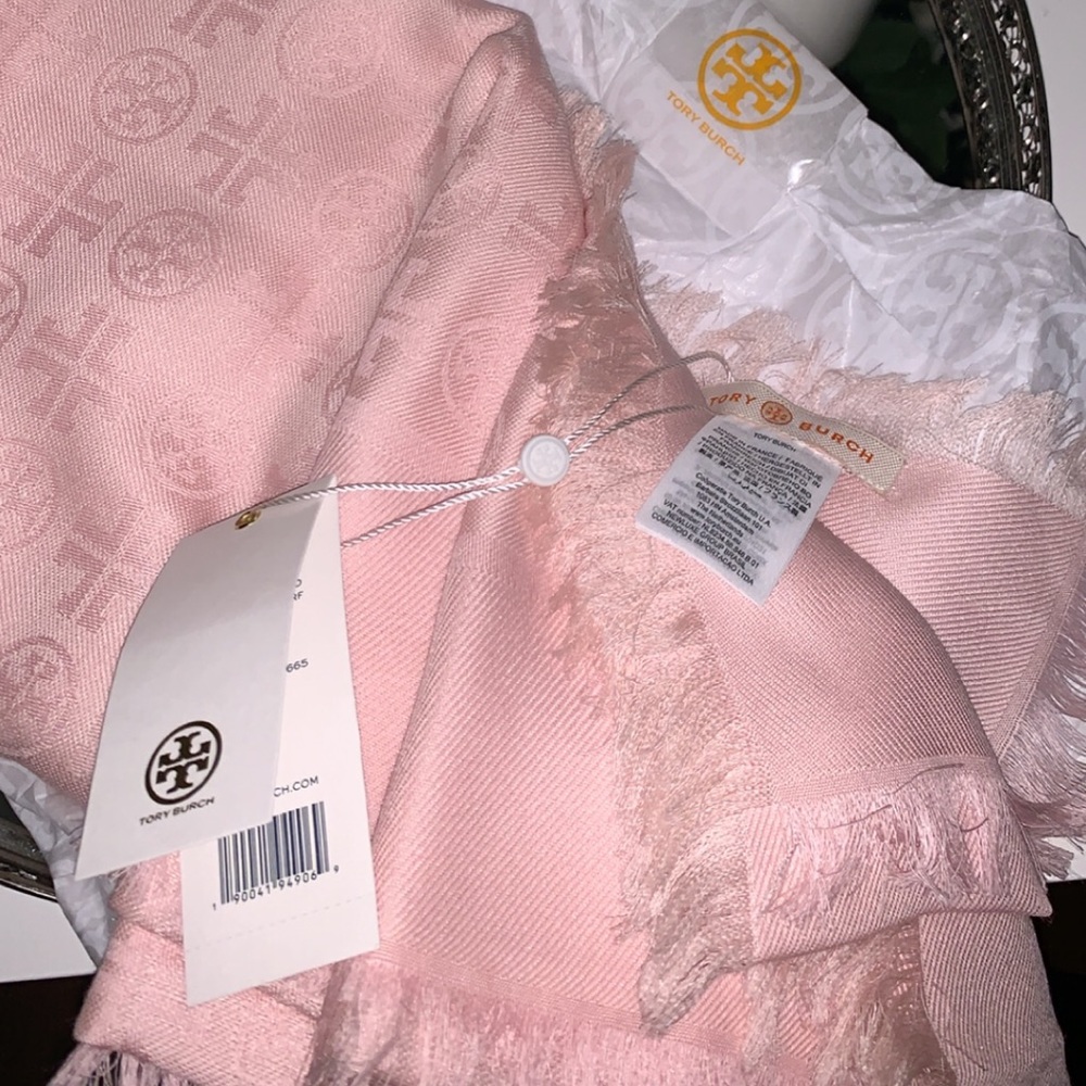 Logo Jacquard traveler scarf